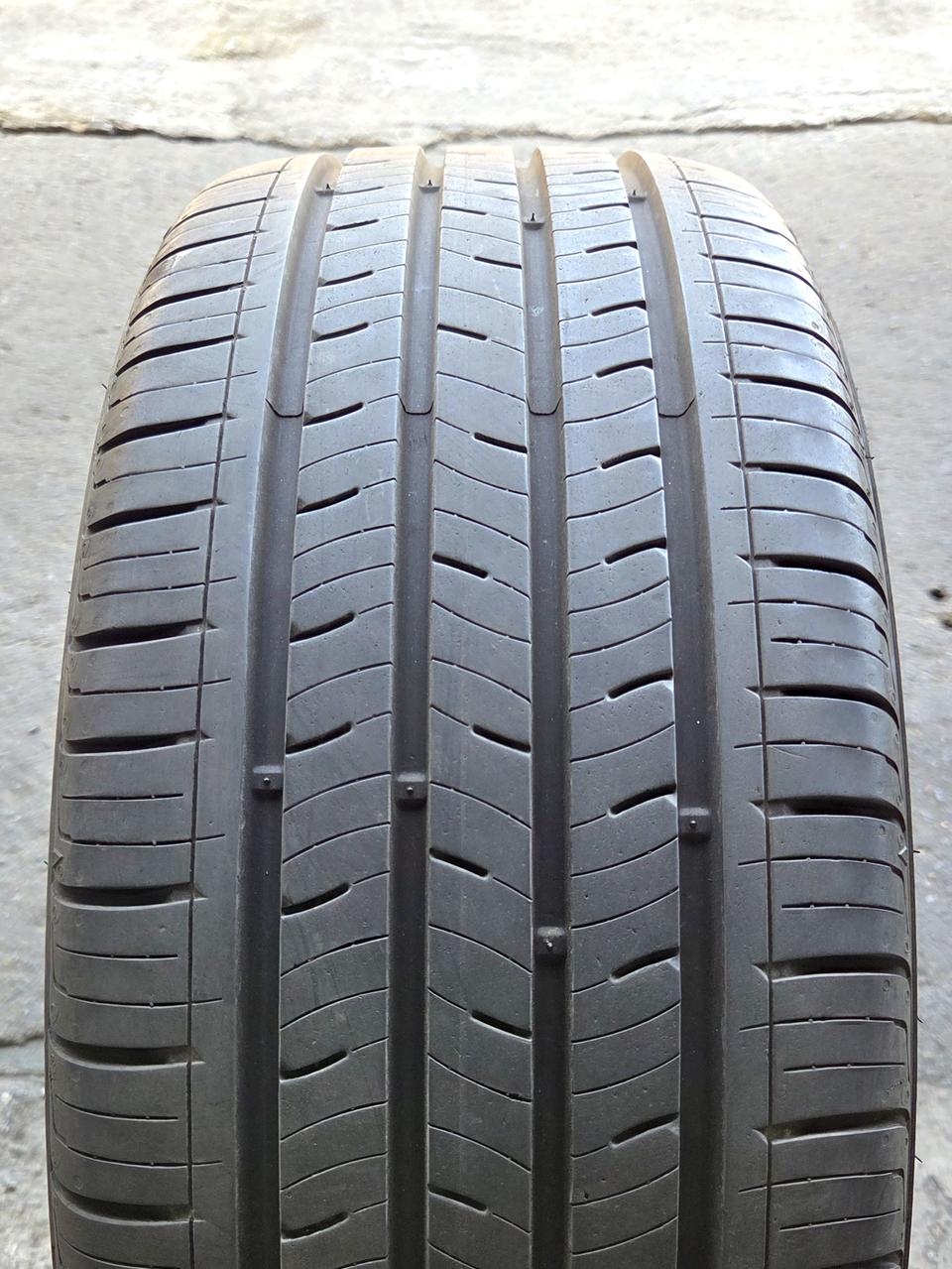 2254518 225 45 18 금호 TA31 타이어 팝니다