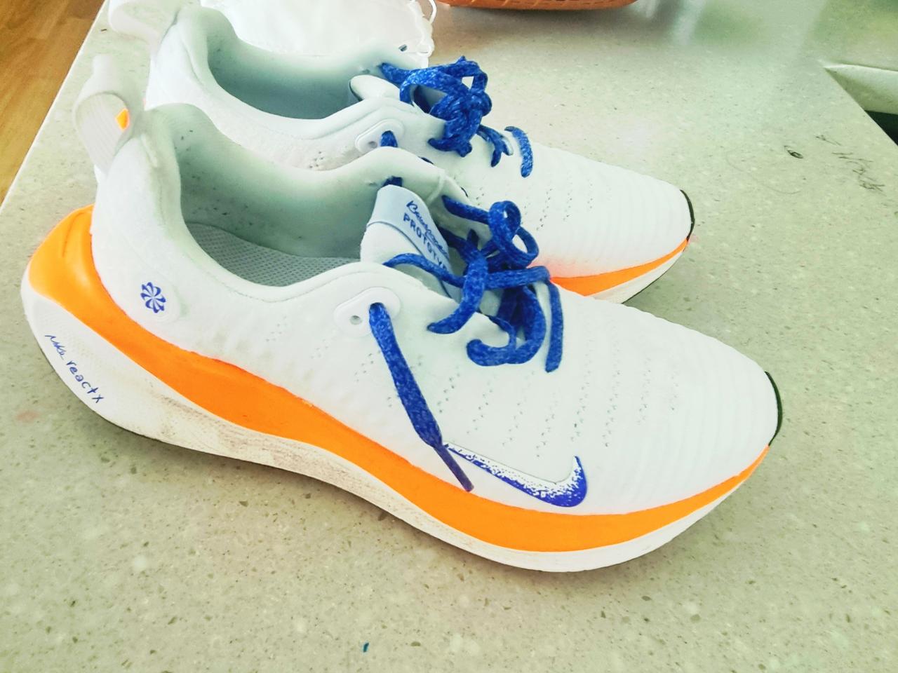 나이키 리액트 인피니티런4. 255사이즈