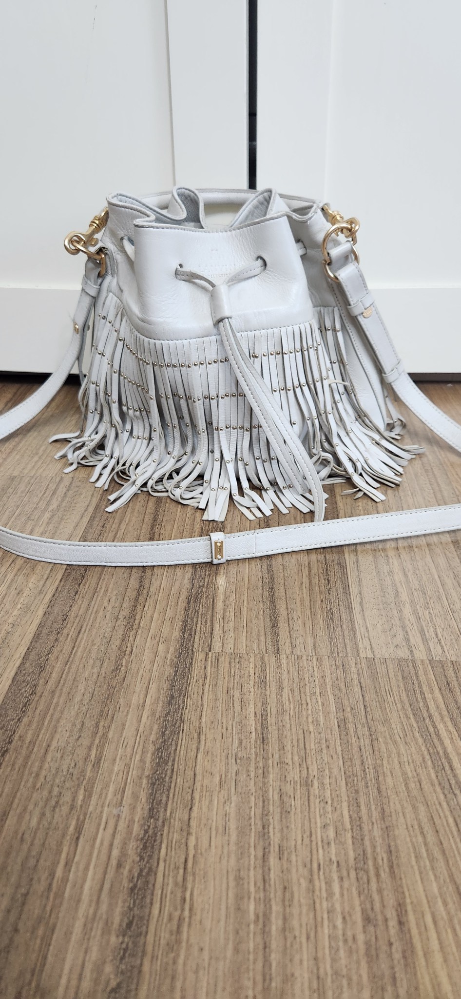 랑방 테슬 버킷백