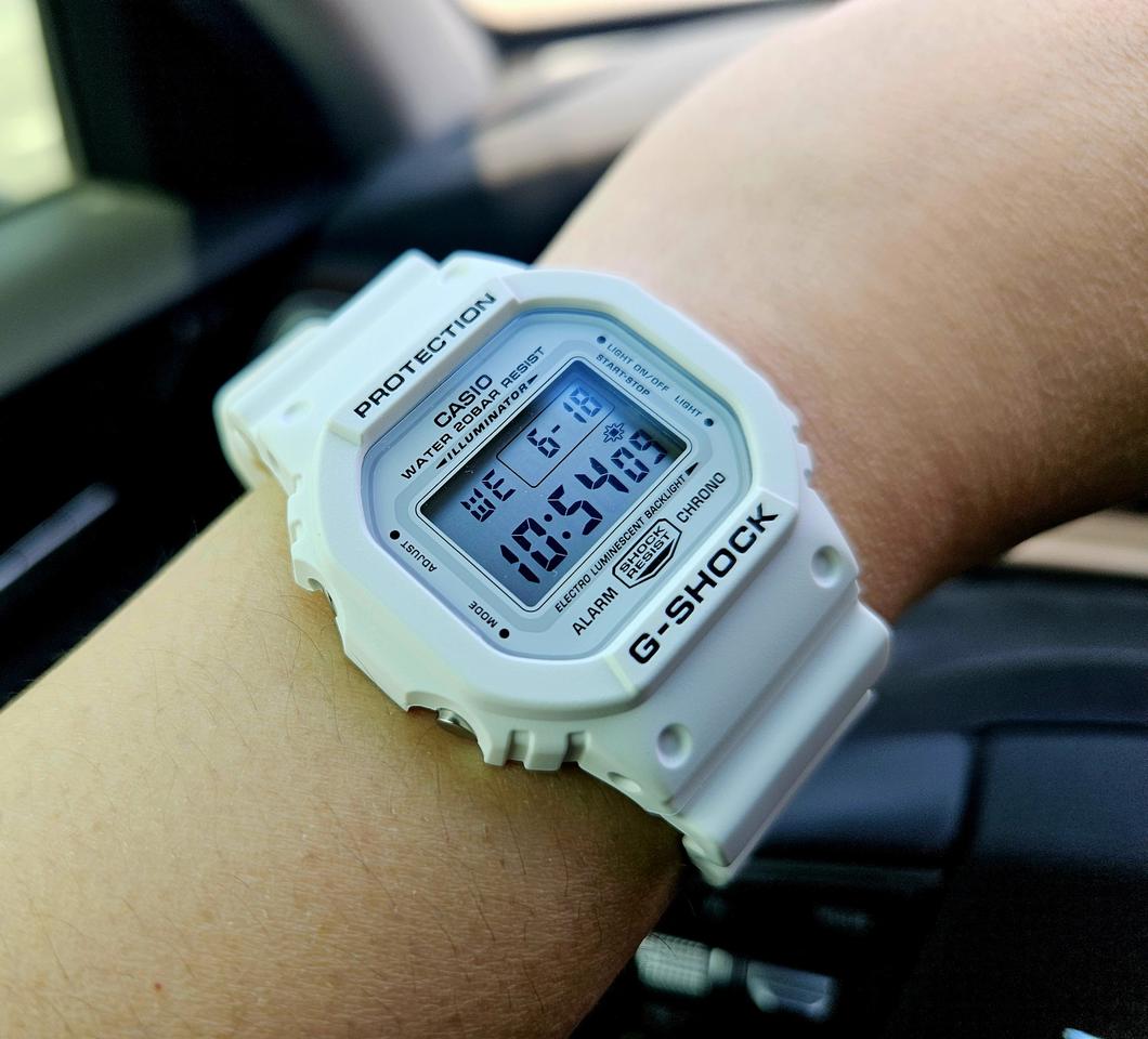 지샥 DW-5600mw 화이트/흰판 시계 팝니다