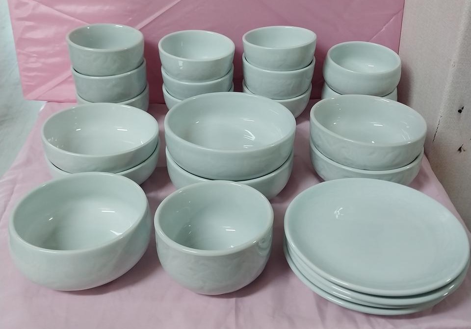 새제품 백자(청자) 양각무늬 도자기 밥공기 주발 접시