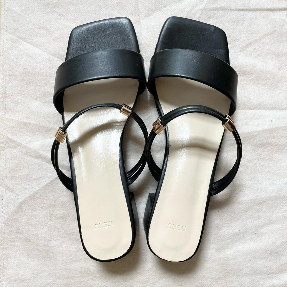 [새상품] 블랙 스트랩 샌들 슬리퍼 구두 (240)