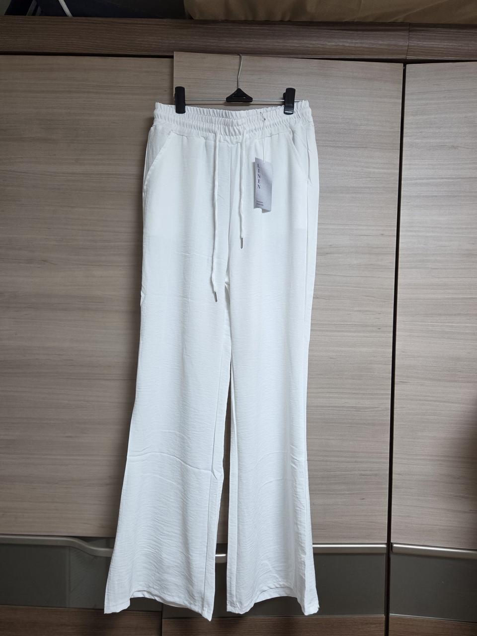 새상품)화이트 부츠컷 여름바지