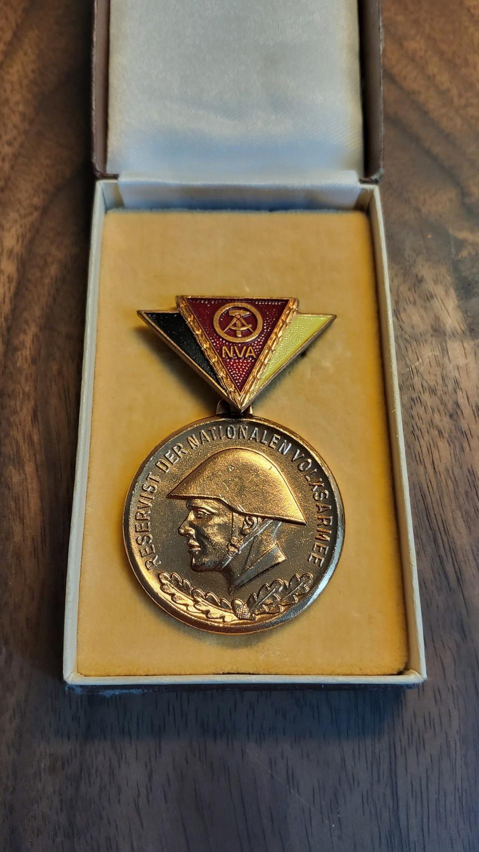 오리지널 동독군 훈장들 판매합니다