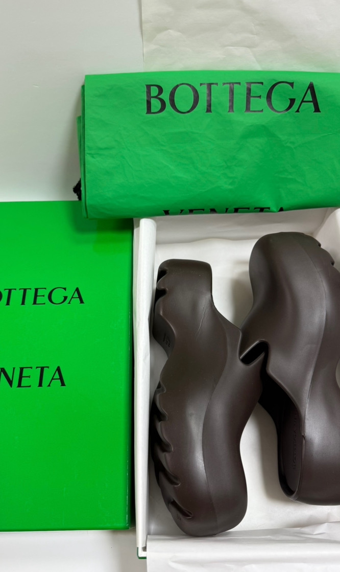 보테가베네타 남성 러버 뮬 bottega