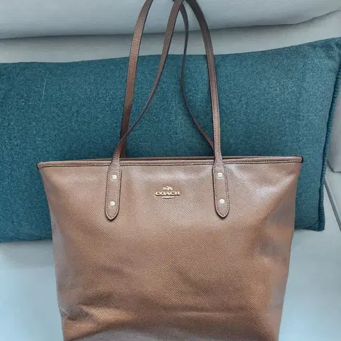 코치 시티 레더 숄더백