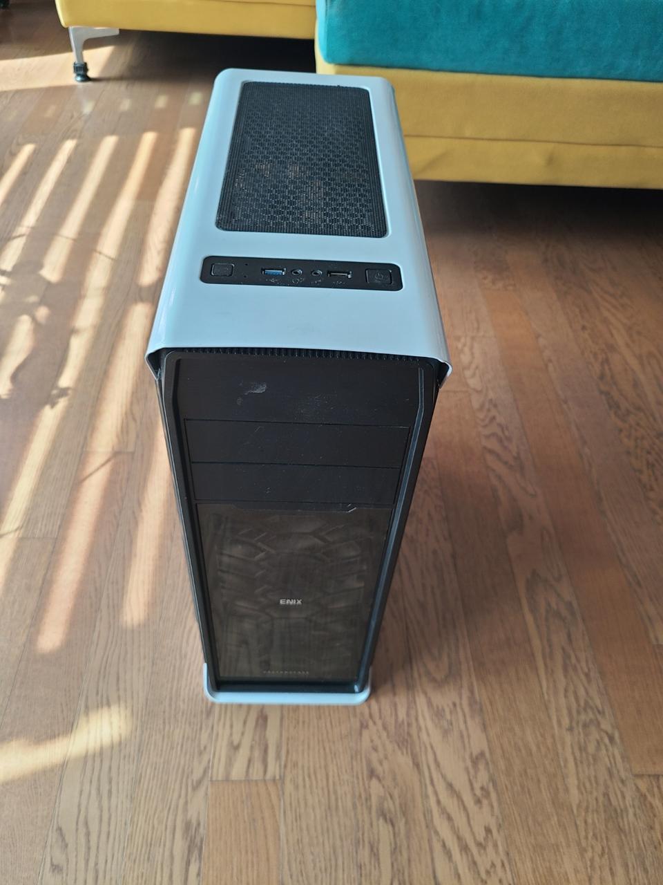 컴퓨터와 모니터 i7 6700 GTX1070 16G