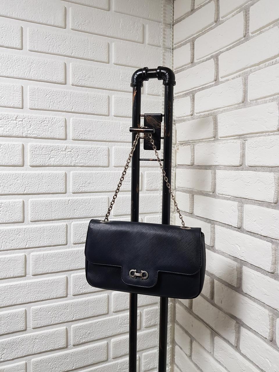 [정품] 페라가모 사피아노 간치니 플랩 체인 숄더백