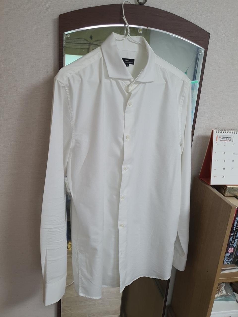 tngt 기본 흰셔츠 105사이즈 택포2만원에 드려요