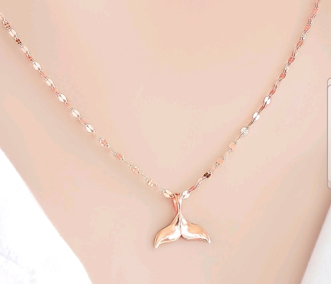 고래꼬리 목걸이