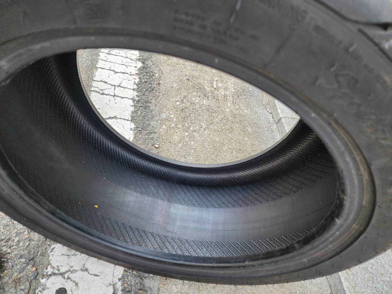 285 35 18 난강 타이어 한짝 팝니다.