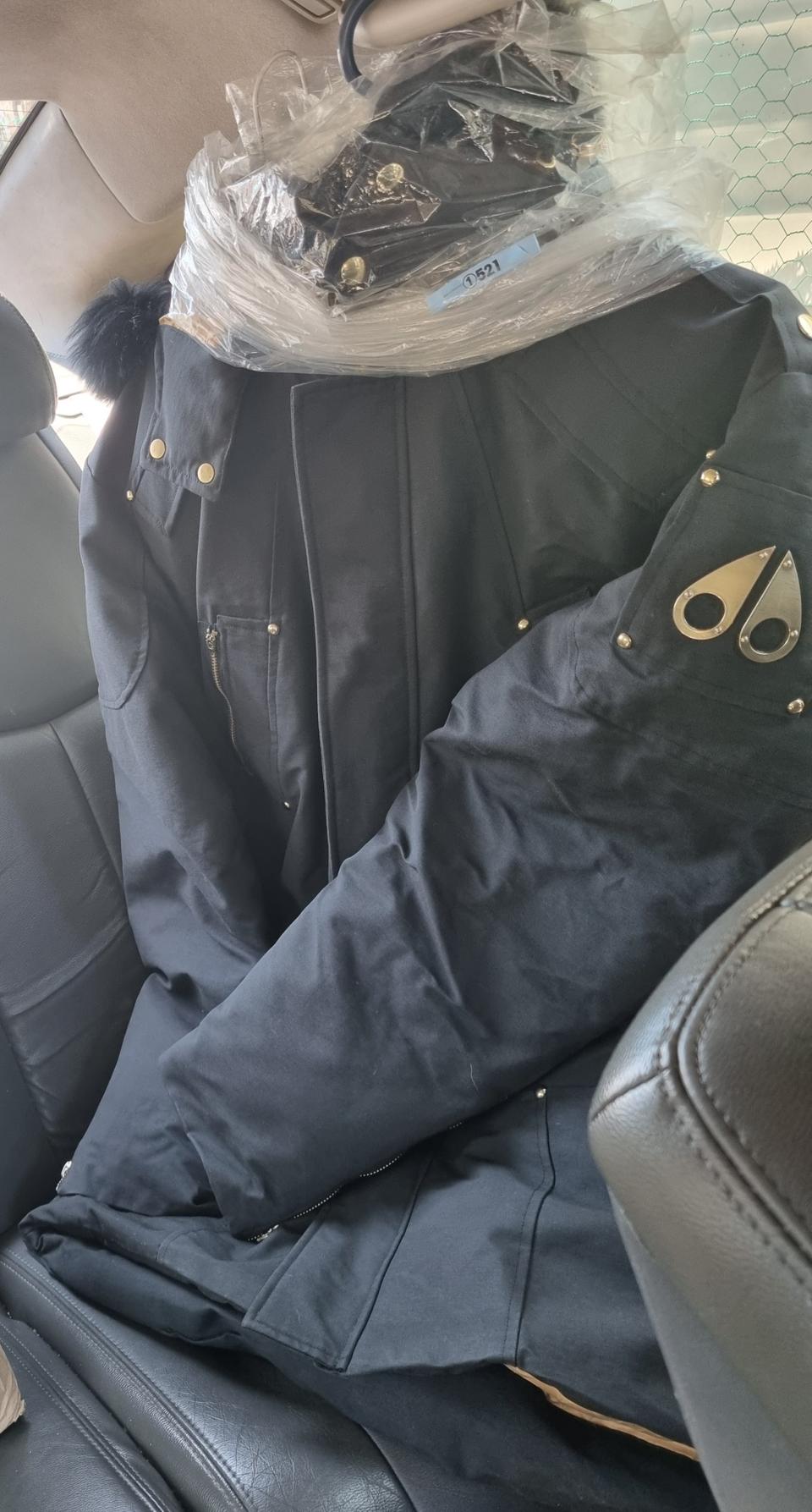 무스너클 쓰리쿼터 패딩 블랙105~110