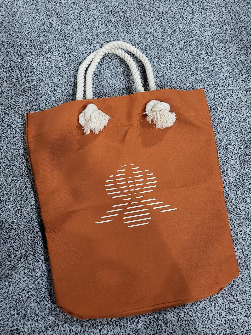 짙은 브라운 컬러 로프끈 토트백