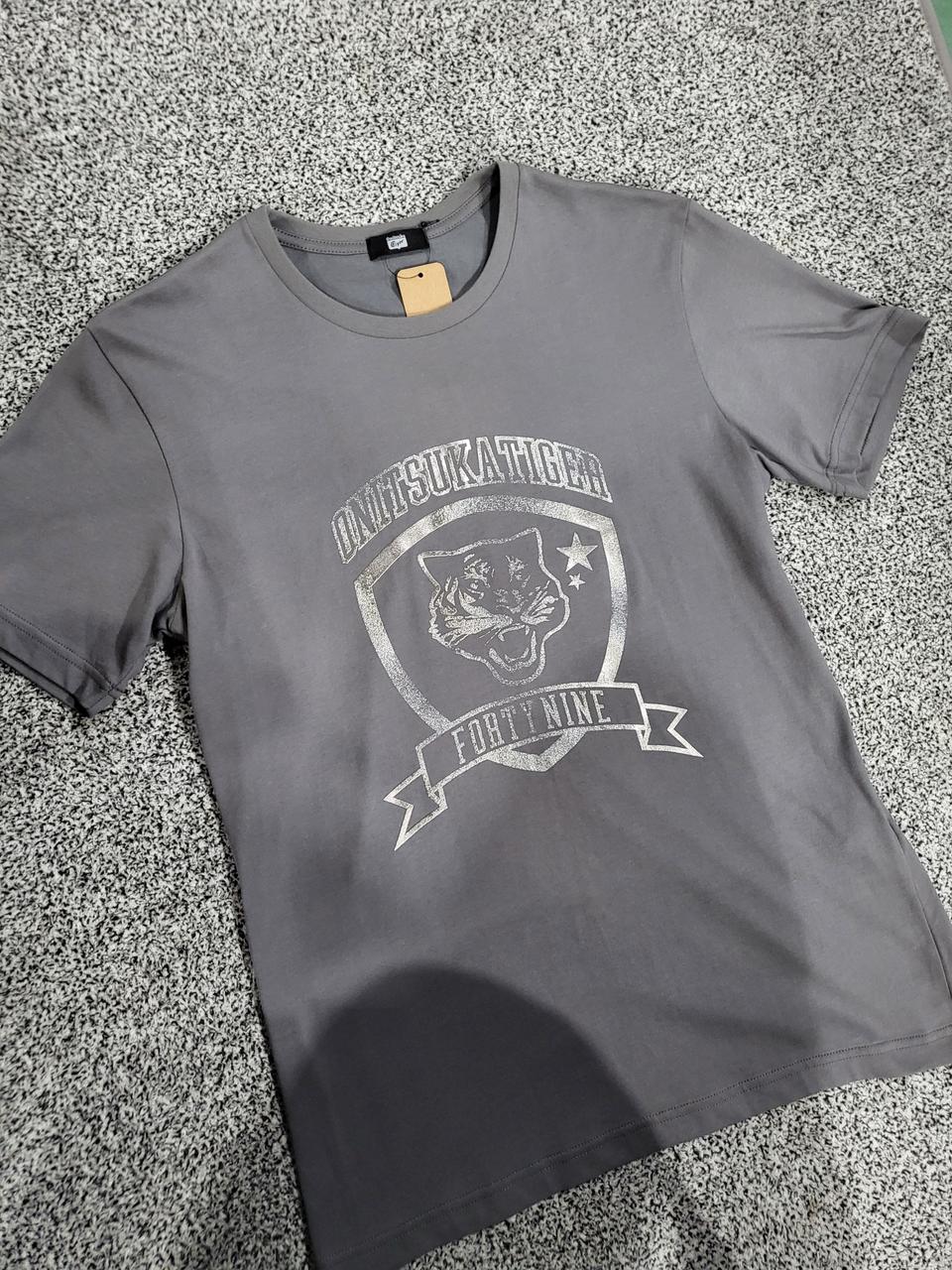 오니츠카 타이거 그레이 반팔 티셔츠