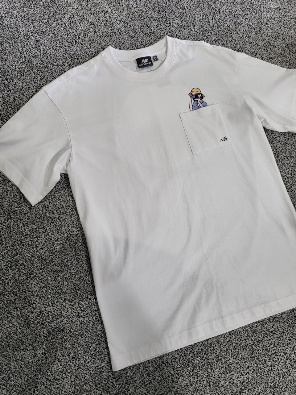 뉴발란스 그래픽 포켓 티셔츠