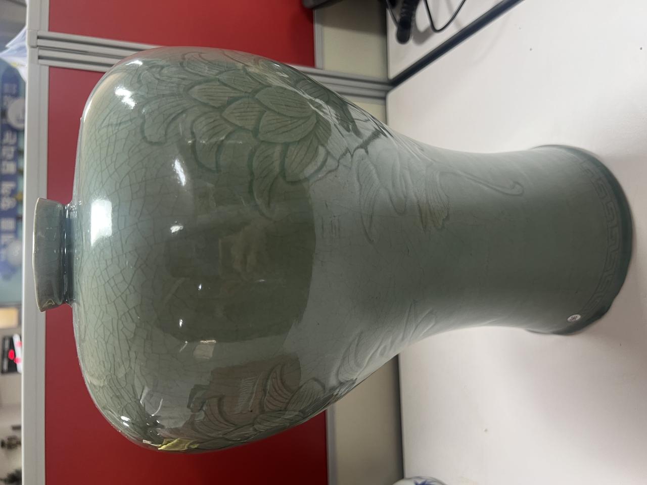 청자각화연화문매병