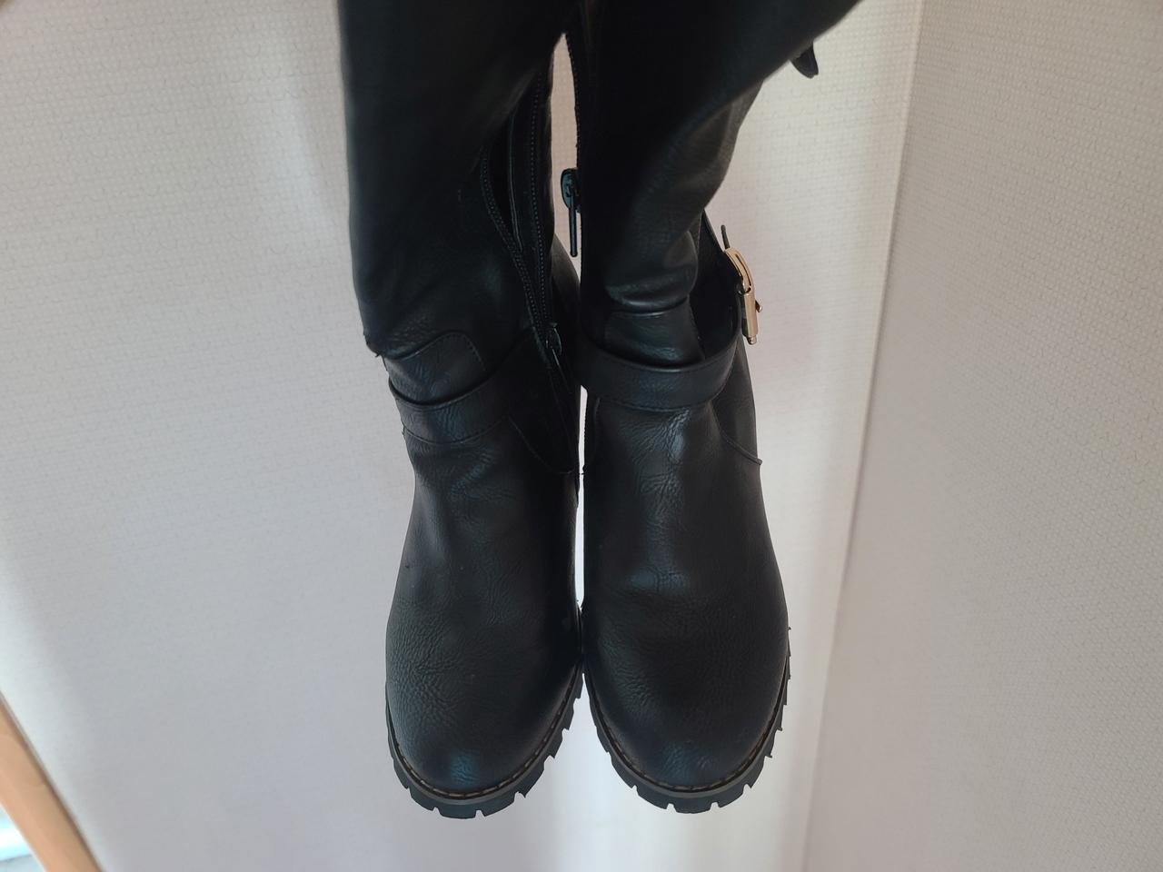 블랙 부츠