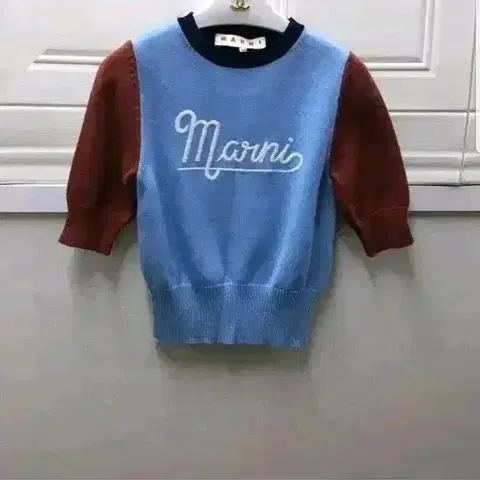마르니 자수로고 반팔배색니트 크롭니트