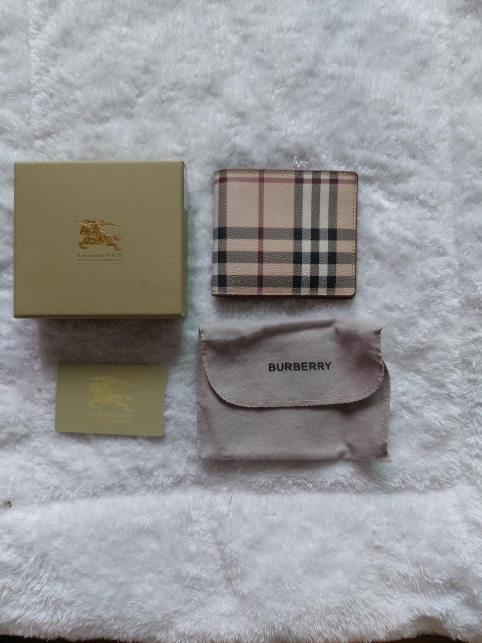 명품 버버리 소가죽 지갑