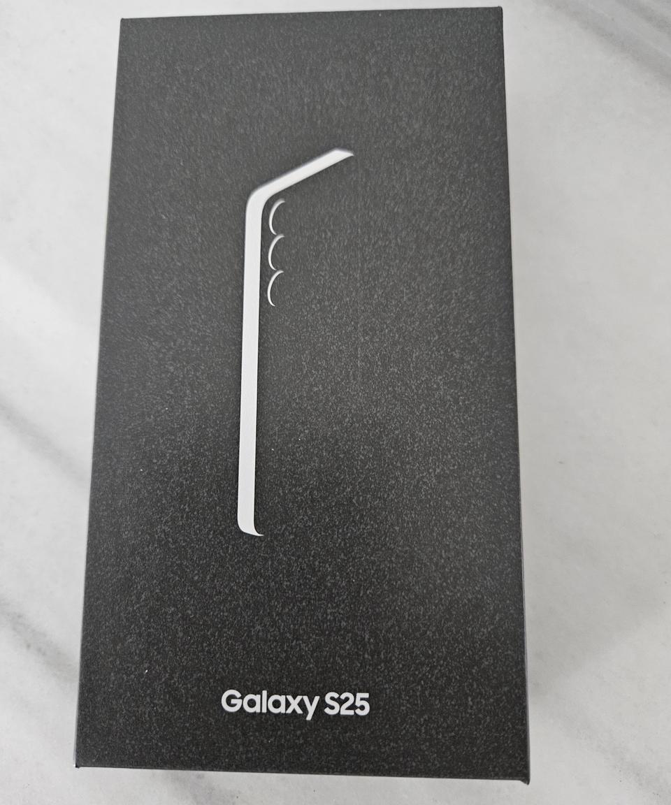 갤럭시 S25 자급제 256GB 미개봉 새제품 팝니다.