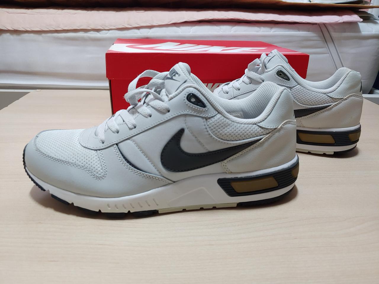 나이키 운동화 나이트게이저 (회,검) 사이즈 10