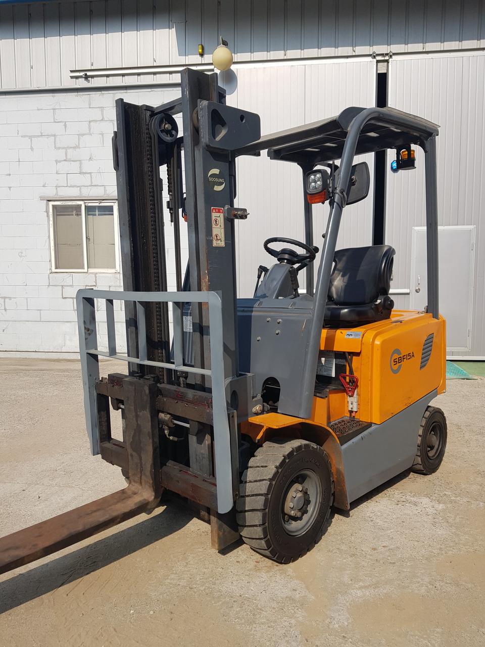 중고지게차 1.5톤 17년식 싸이드쉬프트장착 전기지게차