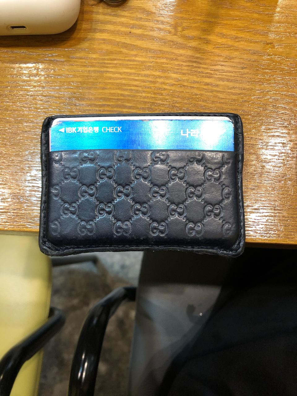 급전이 필요해서 구찌 정품 카드지갑 팔아요