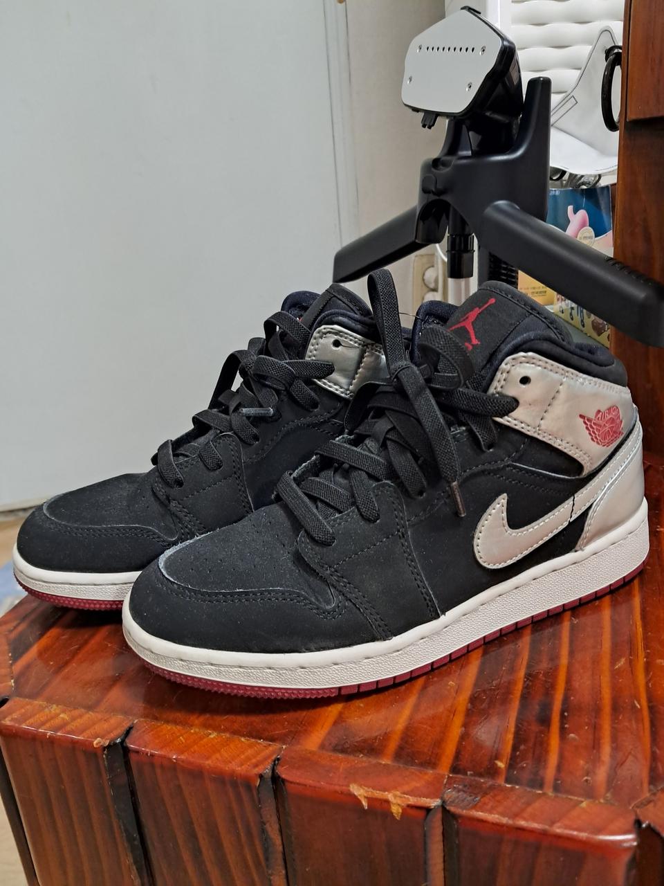 [230] (GS) 조던1 미드 블랙 메탈릭 실버