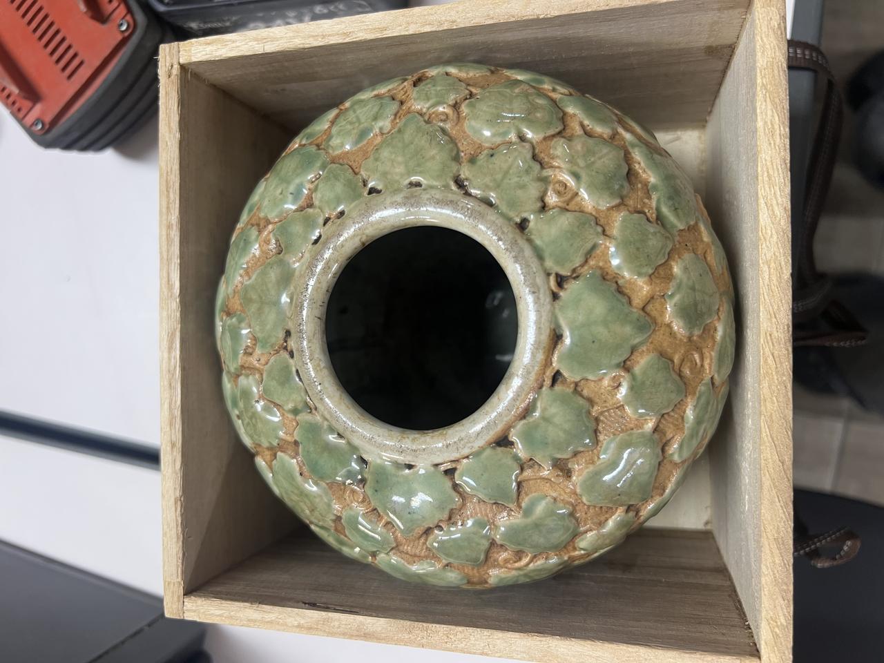 청자노태첩화엽문호