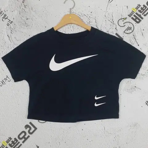 나이키 NIKE 여성 스우시 크롭 반팔 티 블랙 S 1000430