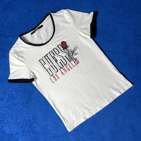 게스 딱붙 로즈 링거 화이트 반팔 티