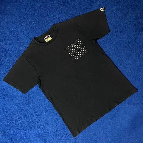 베이프 도트 포켓 블랙 반팔 티