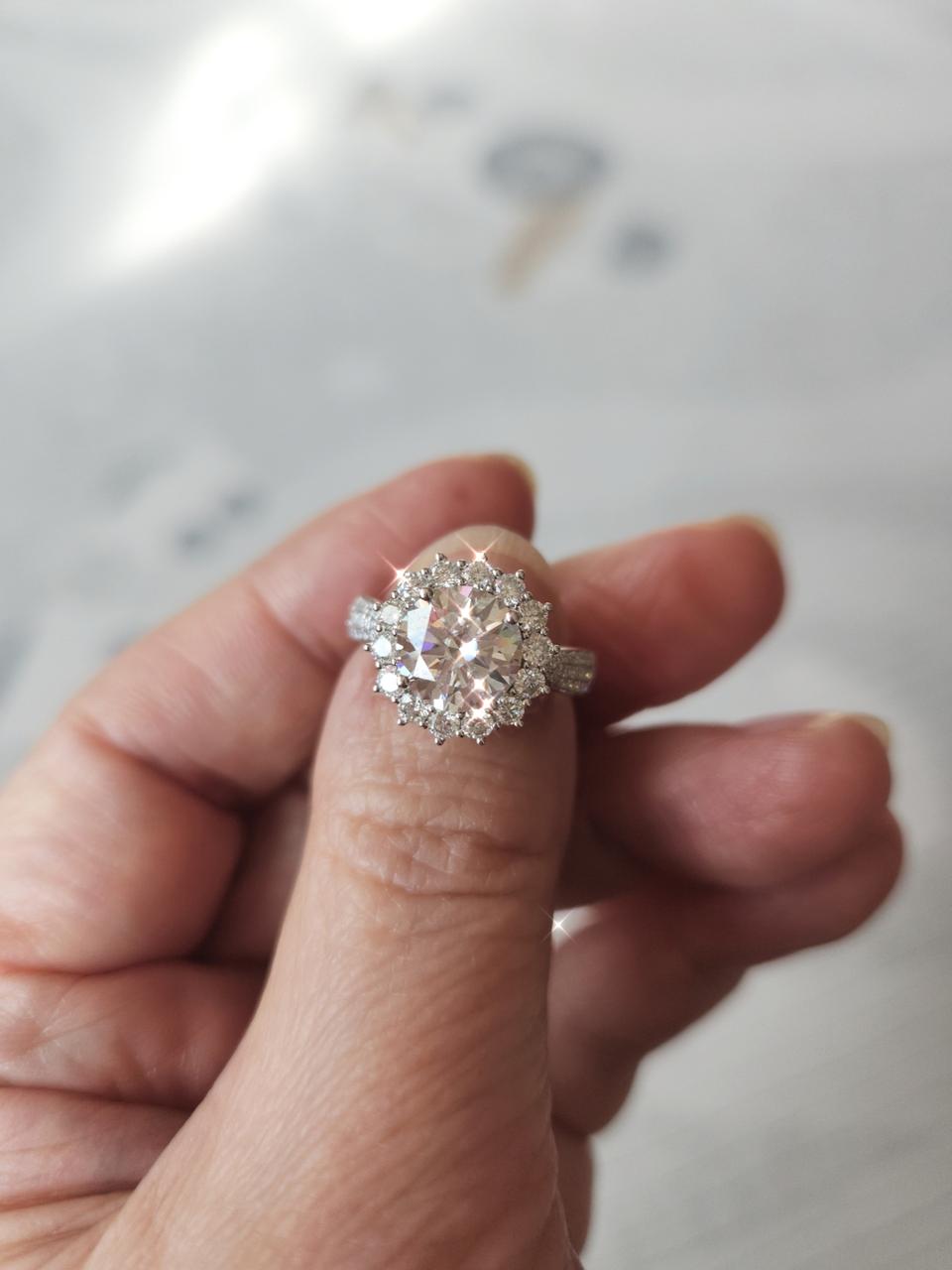 18k 화이트골드 2ct 모이사나이트 반지 10호