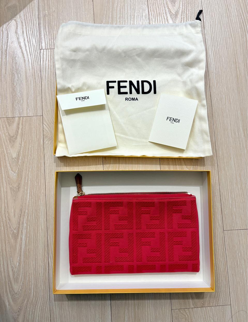 정품) 펜디 로고 자카드 패브릭 파우치 클러치