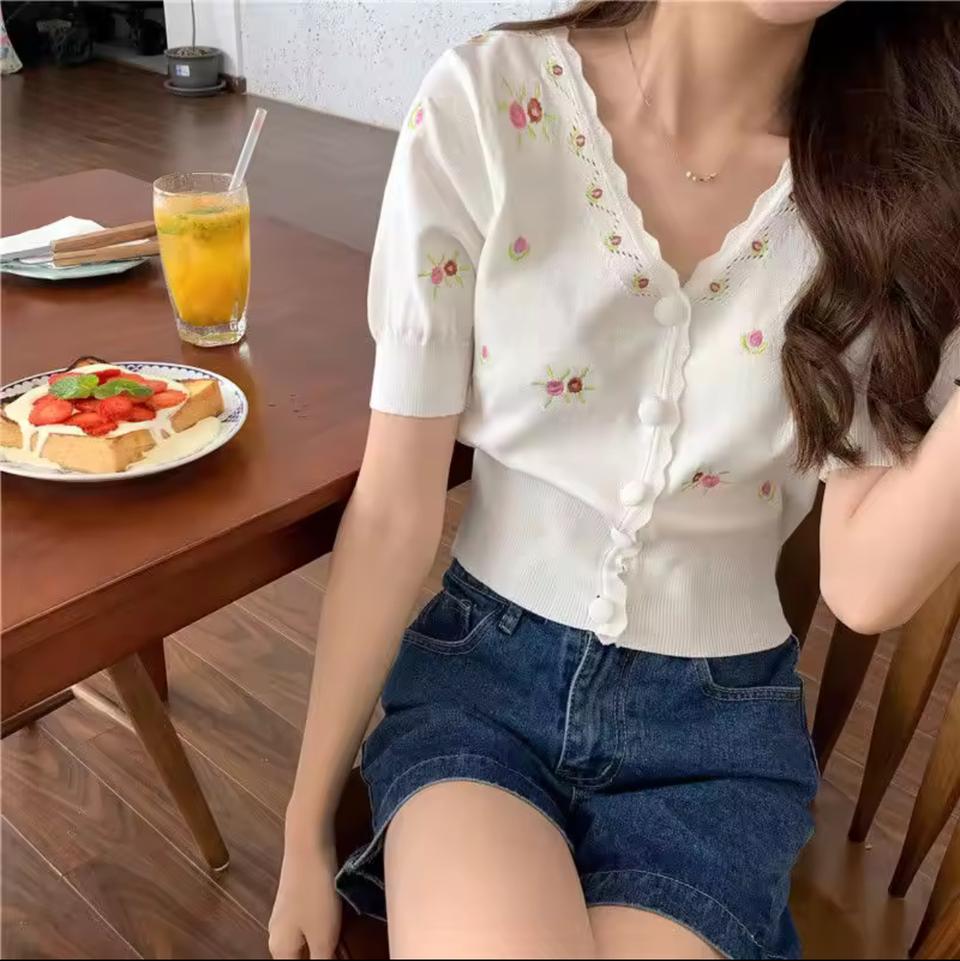 (새상품) 꽃 자수 반팔 니트 가디건