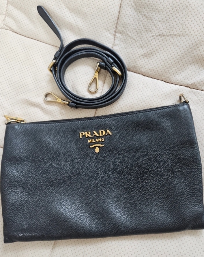 프라다 클러치백