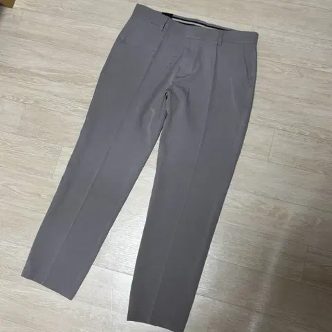 차콜 그레이 밴딩 슬랙스