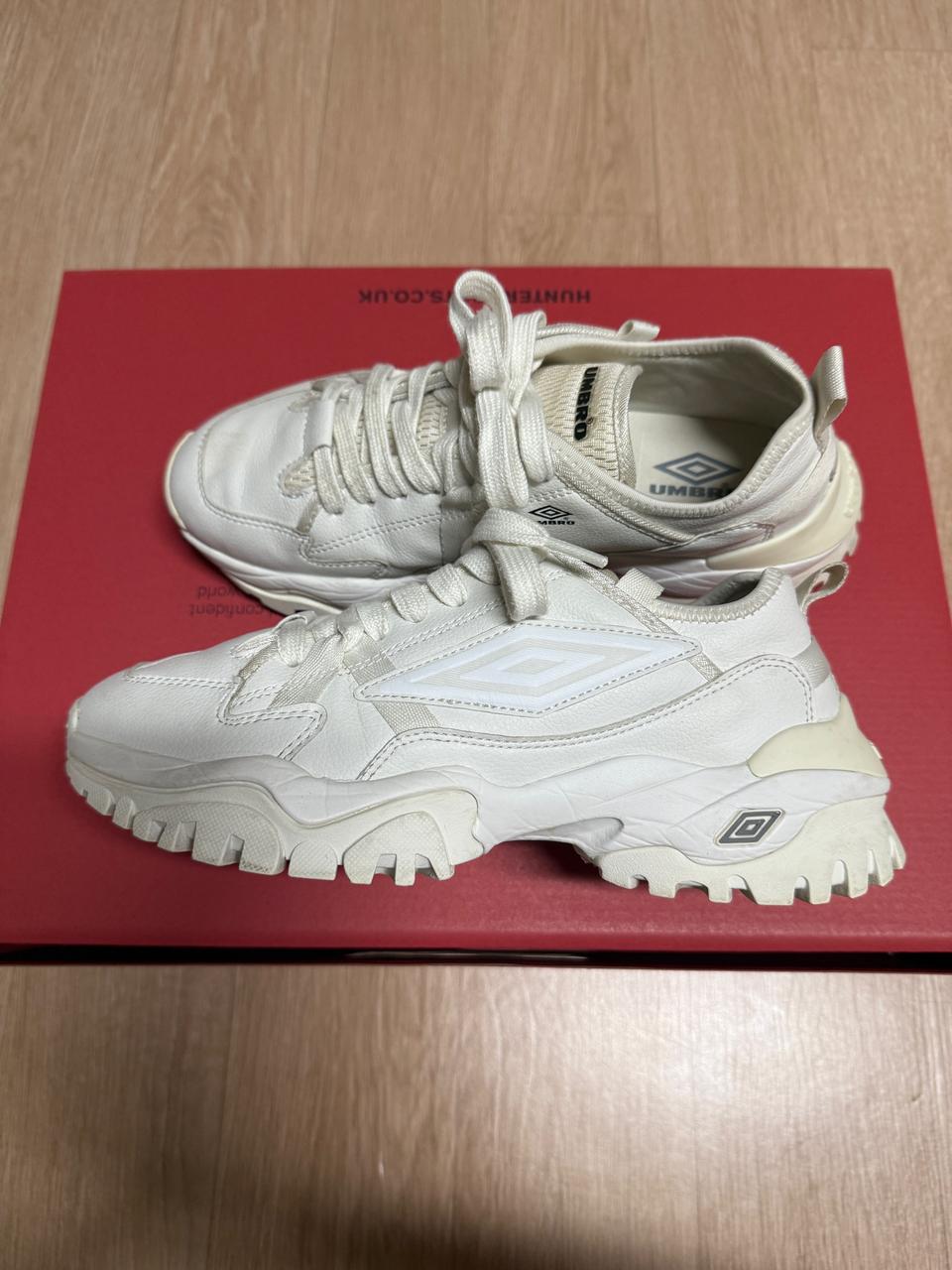 엄브로 범피제트 화이트 운동화