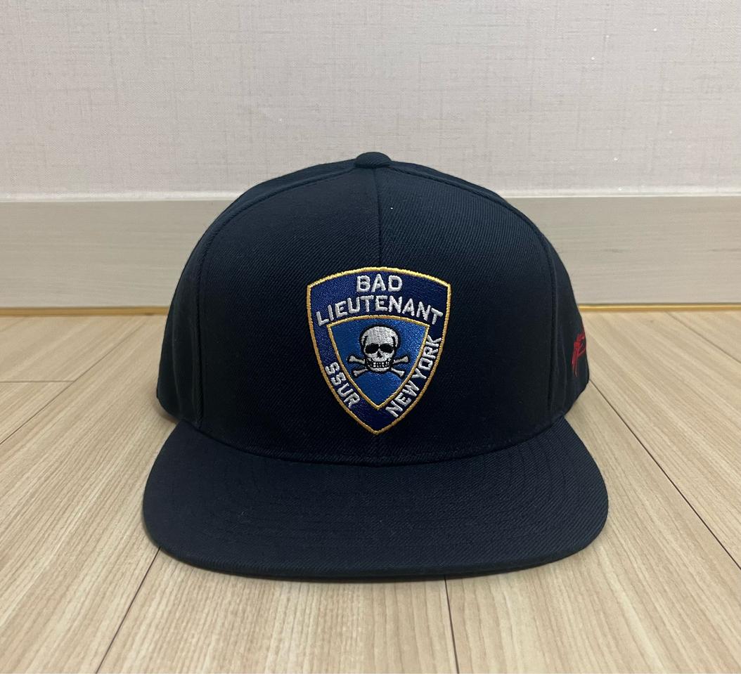 [새제품] SSUR BAD LIEUTENANT 스냅백 모자 네이비