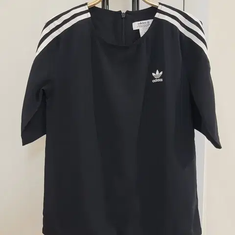 아디다스 여성용 파이어버드 삼선 쉬폰 블라우스 S사이즈