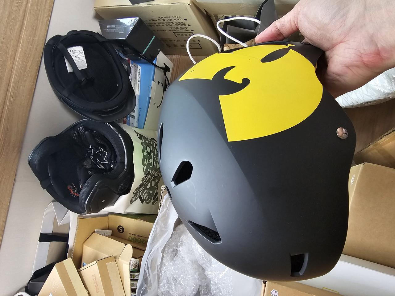 bern 스키 헬멧 드라곤 글라스 고글 팝니다.