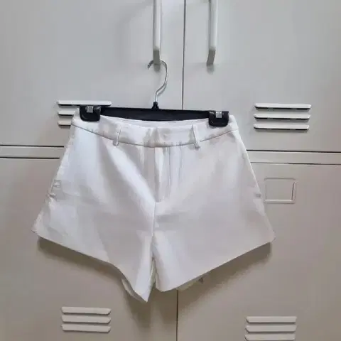 화이트 숏 팬츠 -M