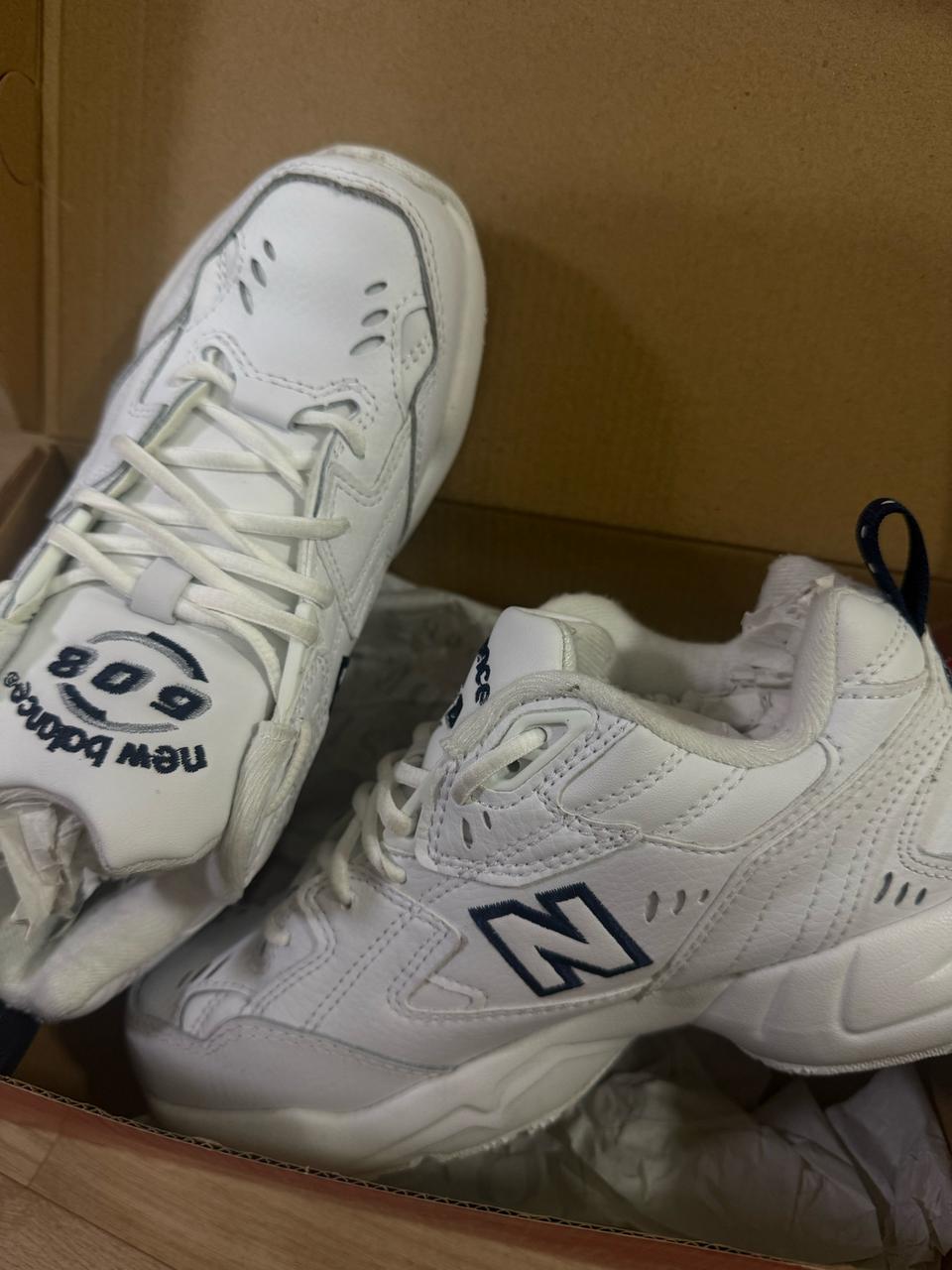 뉴발란스 운동화 230 사이즈 판매합니다