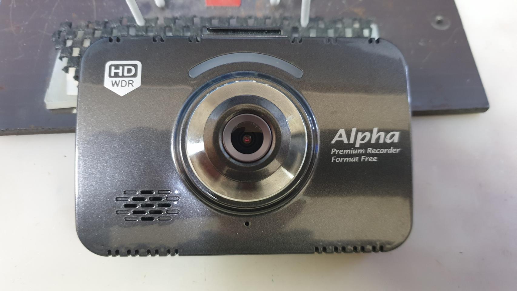 수리된 위니캠 알파 앞쪽 본체만.