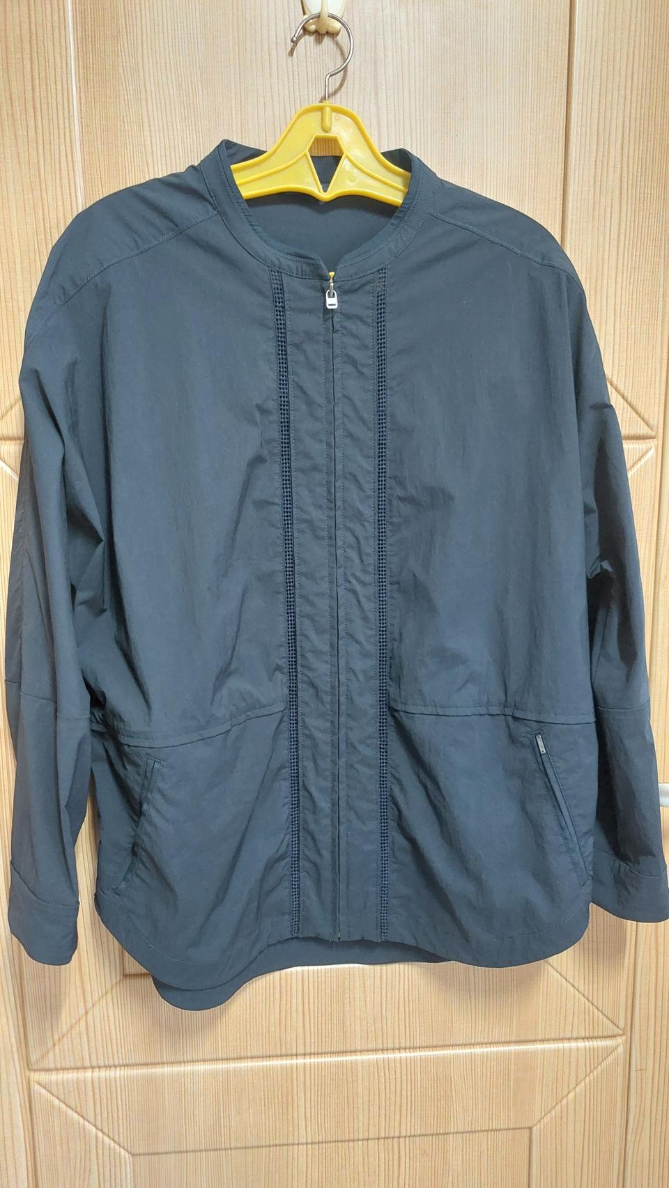 헤지스 홑겹 점퍼. 거의새것. 85. 55-55반