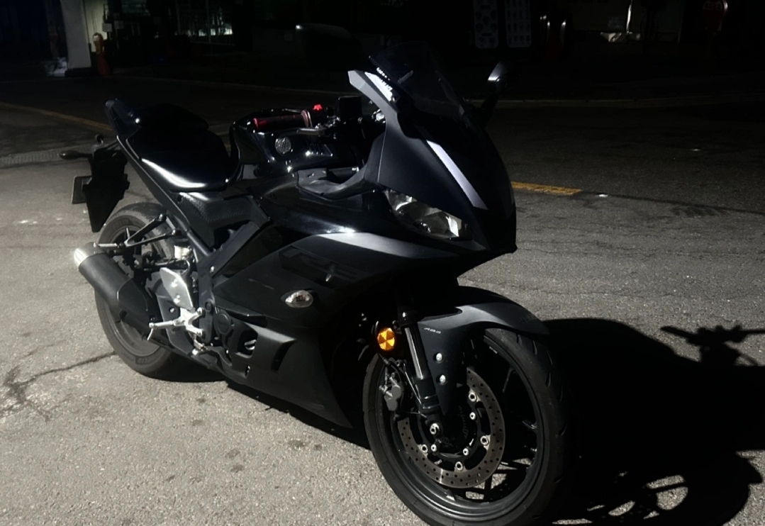 야마하 R3 오토바이