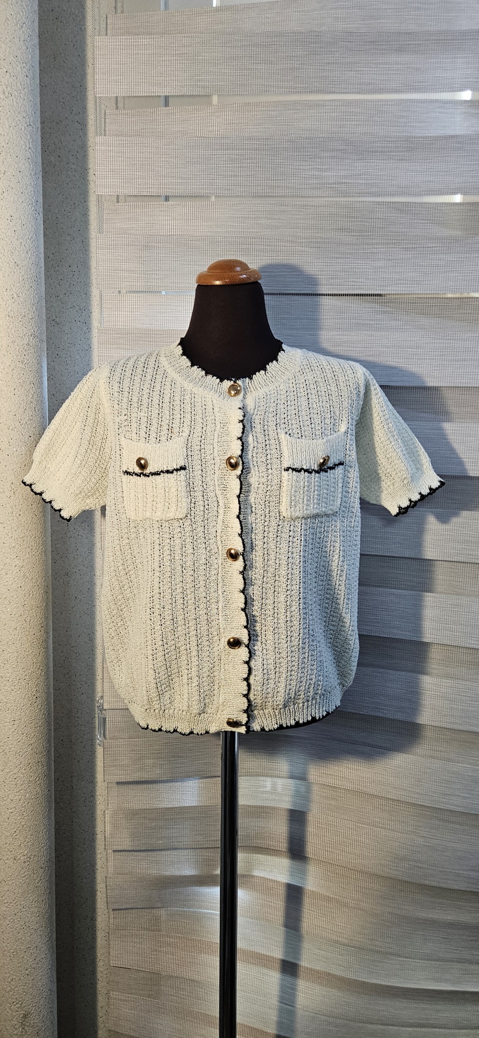 미센스 아이보리 트위트형 니트