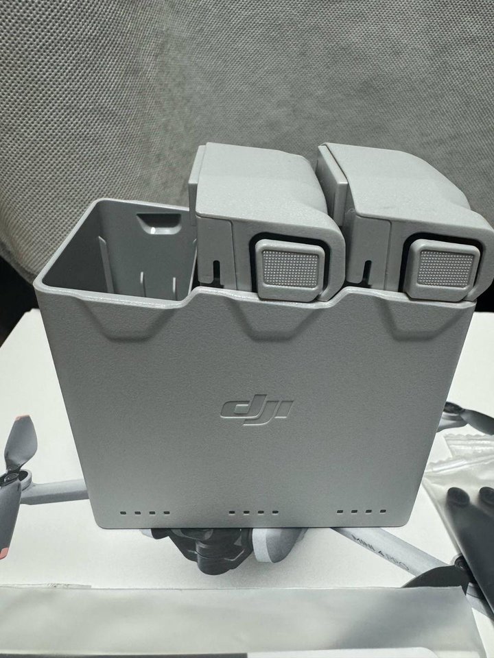 DJI 배터리 충전 허브입니다