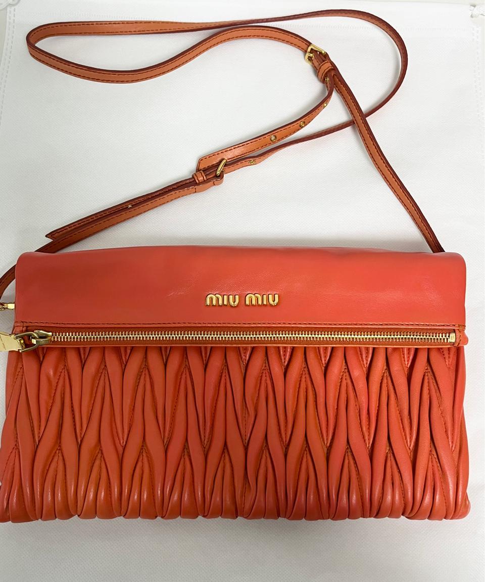 정품 미우미우 마테라쎄 나파 클러치 크로스백