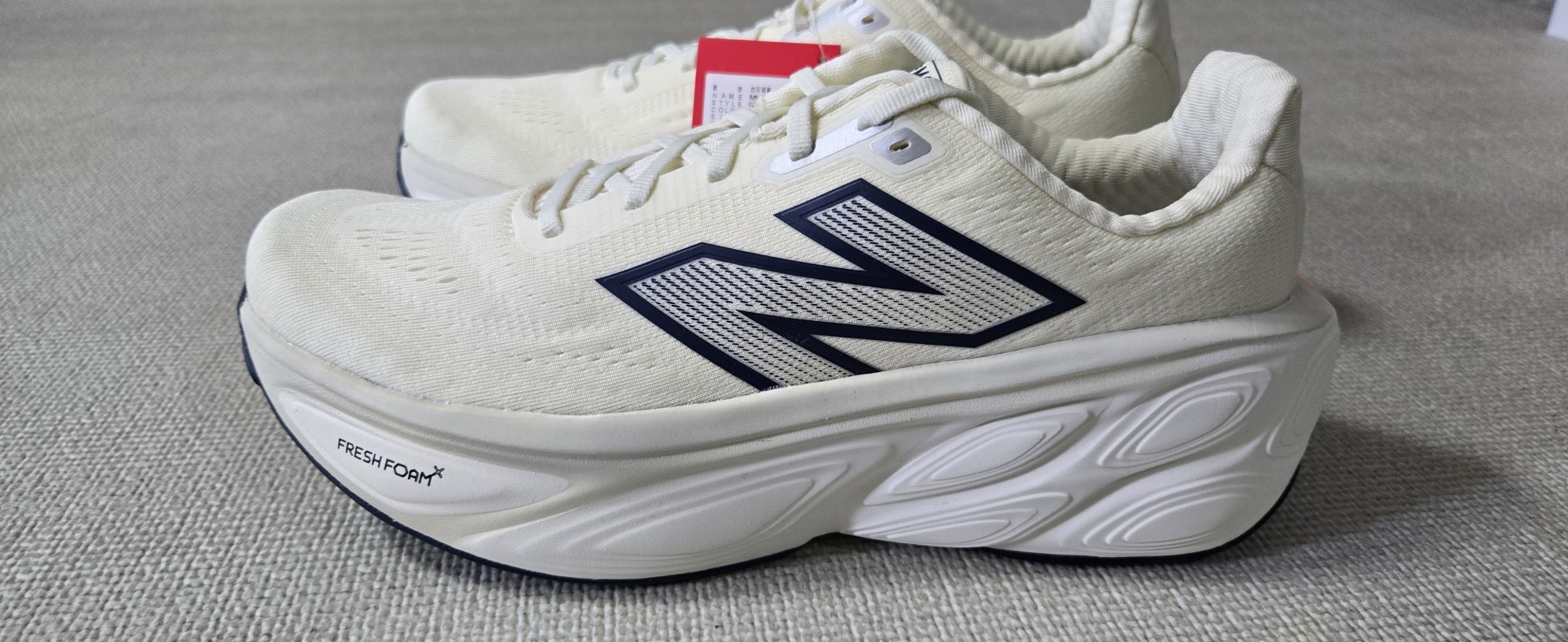 뉴발란스 프레쉬폼 모어 V5 285사이즈